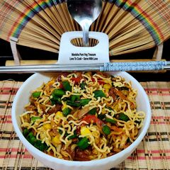 A picture of Hot & Spicy Chinese Crunchy Noodles Bhel - Restaurant Style Fast Food in 5 mins - Monsoon Munching.