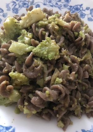 Foto di Pasta porro, cavolo romano e curcuma