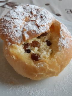 Túróval töltött zsemle recept fotója