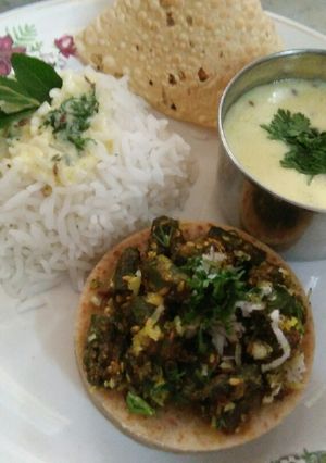 A picture of Bhindi, Kadhi, rice with satha roti, papad.