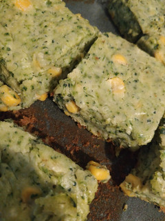 Una foto de Fainá de queso, brócoli y choclo