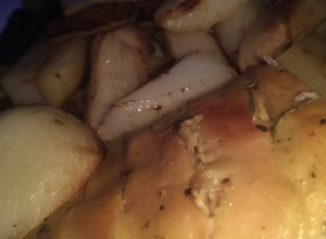 Una foto de Pollo al limón con miel, mostaza y romero 🍋 🍯
