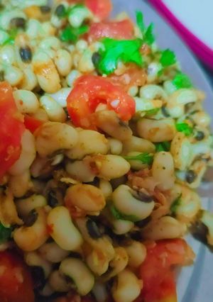 A picture of Black eyed peas tomato salad.