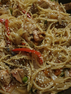 Una foto de Chow Mein de Pollo