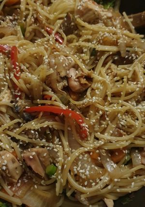Una foto de Chow Mein de Pollo