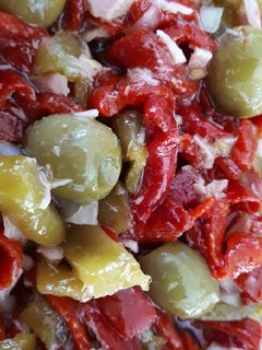 Una foto de 22. Ensalada de pimientos con atún