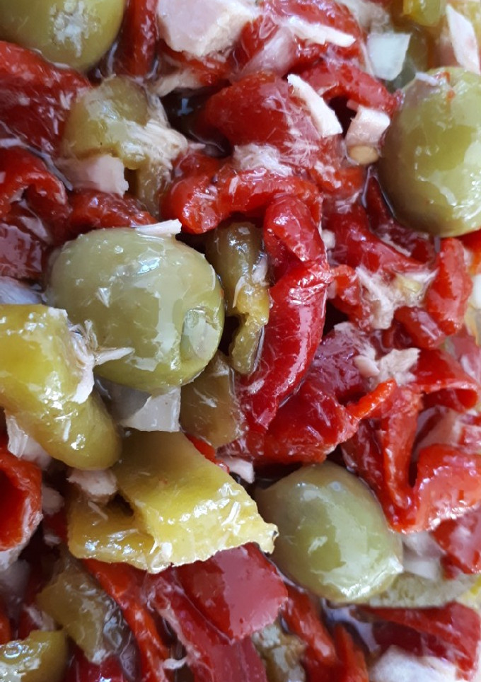 Una foto de 22. Ensalada de pimientos con atún