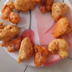 A picture of Cauliflower cheesy pakode.