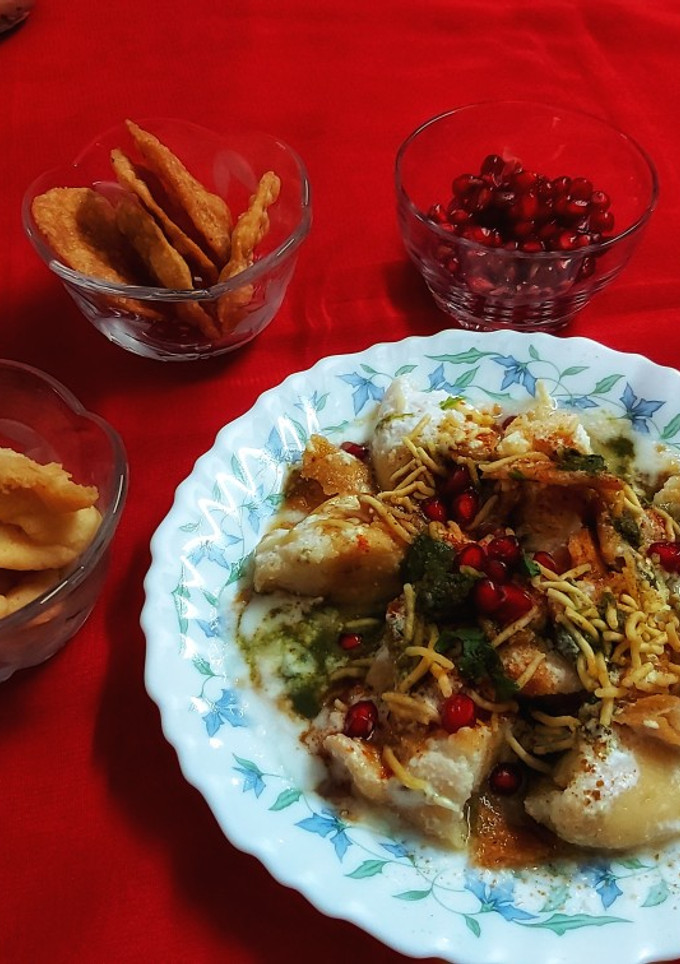 दही वड़े पापडी चाट (dahi cade papdi chaat recipe in Hindi) रेसिपी मुख्य फोटो