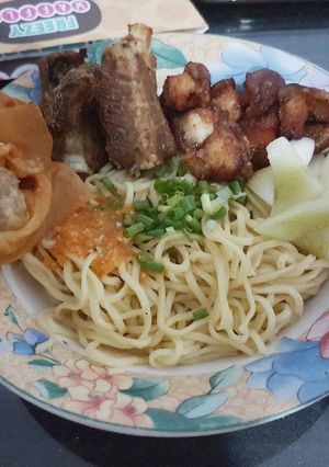 A picture of Pangsit mi babi.