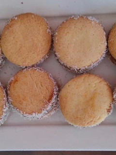 Una foto de Alfajores de maicena sin tacc, sin huevo