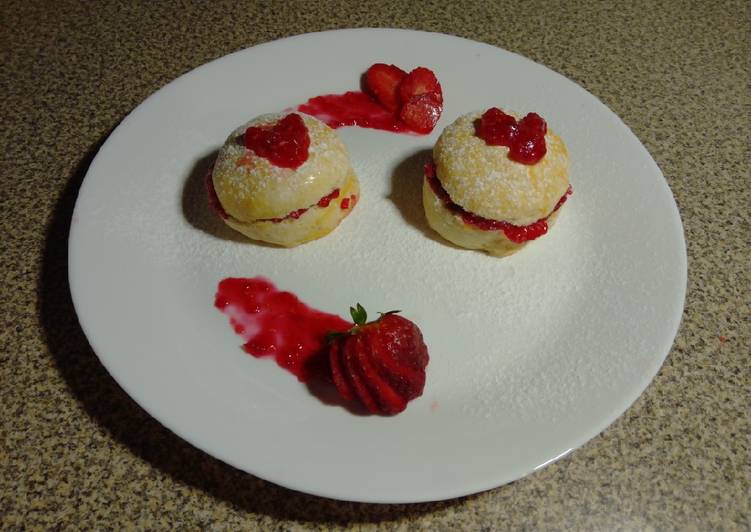 Scones dulces con mermelada