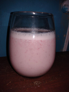 Una foto de Licuado de frutilla y banana