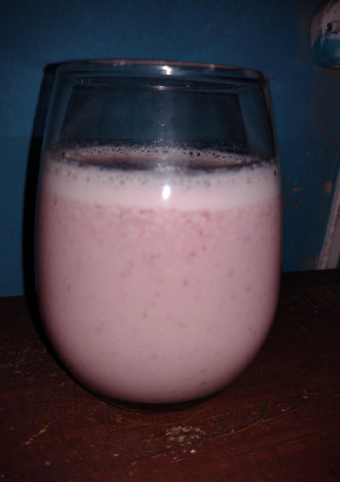 Una foto de Licuado de frutilla y banana