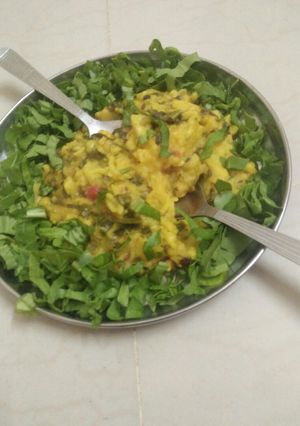 પાલક ખીચડી (Palak Khichdi Recipe In Gujarati) રેસીપી મુખ્ય ફોટો