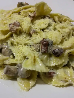 Una foto de Pasta con Tocino y Bechamel