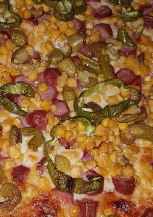 صورة لوصفة بيتزا النقانق والذره