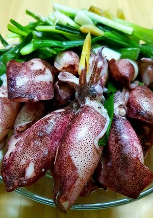 Hình của món Mực hấp gừng chấm muối tiêu chanh.