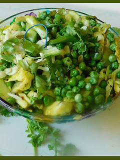 முட்டைகோஸ், பச்சை பட்டாணி, பாக் சொய் (bok choy) கறியமுது (stir fried) செய்முறை முக்கிய புகைப்படம்