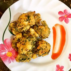 Potatoes, Onions and Spinach Pakora/Bajia A picture of Potatoes, Onions and Spinach Pakora/Bajia.