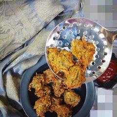 A picture of Lauer Khosha Bora/Bottle gourd fritters.