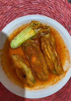 Una foto de Flor de calabaza rellena de queso
