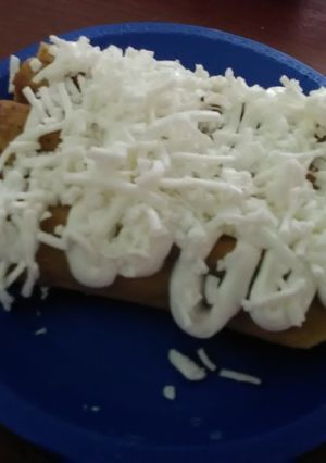 Una foto de Tacos dorados de jamón