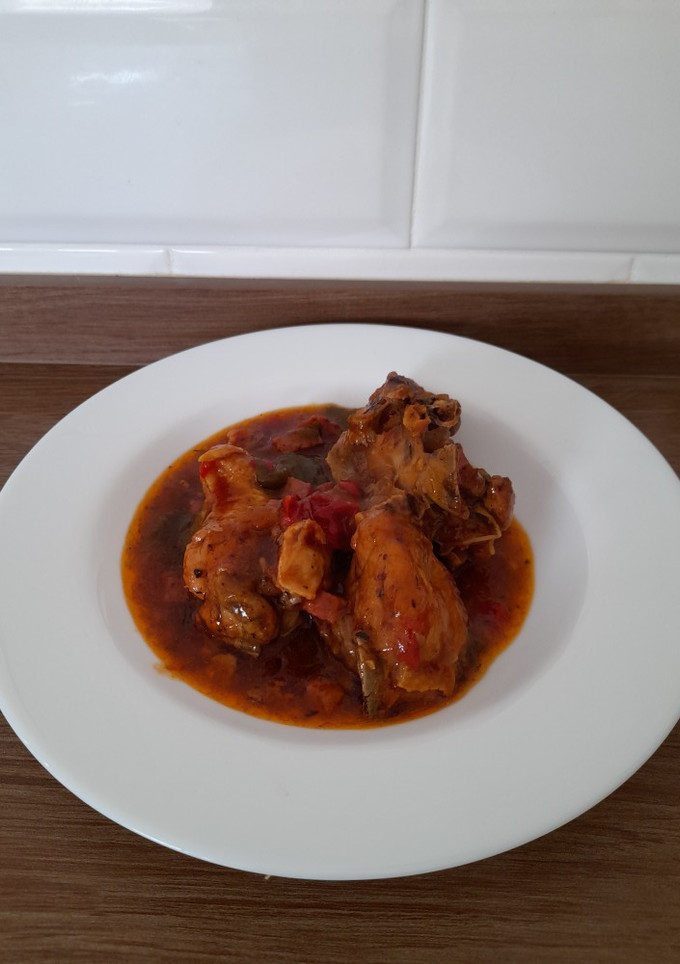Una foto de Pollo al chilindrón