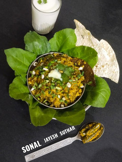 પાલક ખીચડી (Palak Khichdi Recipe In Gujarati) રેસીપી મુખ્ય ફોટો