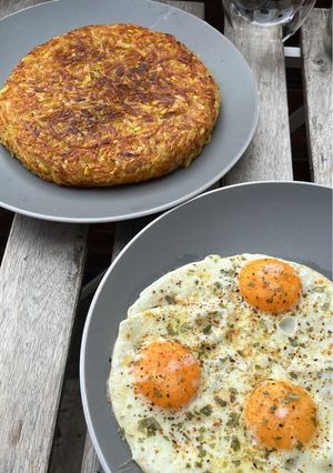 A picture of Rösti & Eggs 🥔🍳.