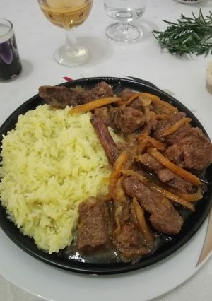 Una foto de Ternera guisada en cáscaras de naranja