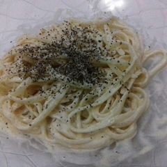 A picture of Fettuccine with cream cheese sauce.