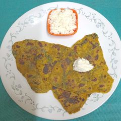 A picture of Bajri - Methi Thepla With White Butter.