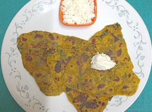 A picture of Bajri - Methi Thepla With White Butter.