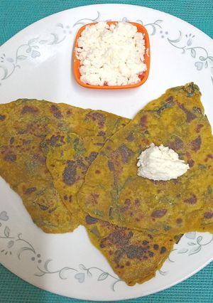 A picture of Bajri - Methi Thepla With White Butter.