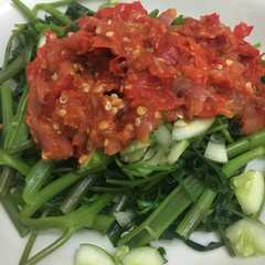 A picture of Plecing kangkung.