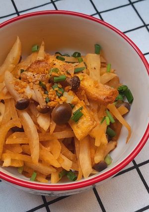 Hình của món Củ sắn xào nấm và đậu hũ.