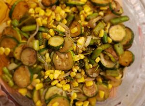 Una foto de Ensalada caliente de vegetales