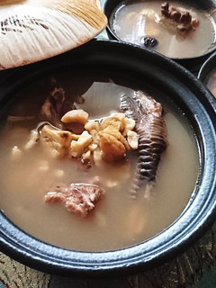 栗子雞腳排骨煲湯 的食譜成品照片
