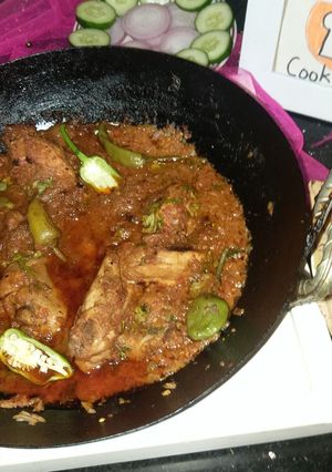 A picture of Chatpati chicken karahi.