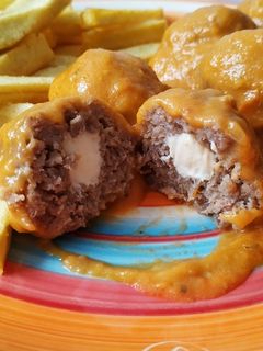 Una foto de Albóndigas rellenas de queso