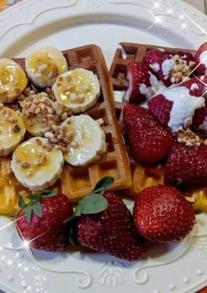 Una foto de Waffles de Yogurt..🧇🥞🍓🍌🍯