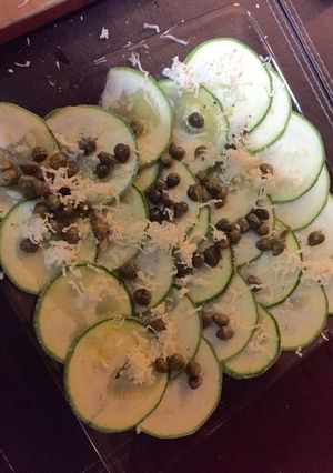 Una foto de Carpacho de Zapallo Italiano