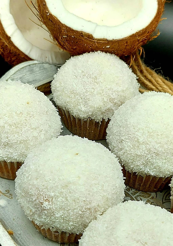 Una foto de Magdalenas raffaello coco y chocolate blanco