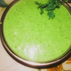 A picture of Tangy green chutney.