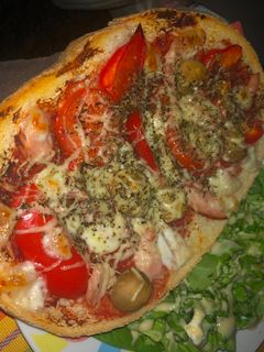 Une photo de Bruschetta façon pizza