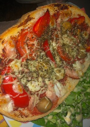 Une photo de Bruschetta façon pizza