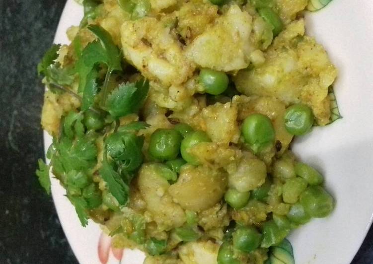 Fried aloo matar ki sabji