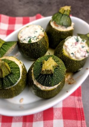 Une photo de °Courgettes rondes farcies ricotta et lardons°