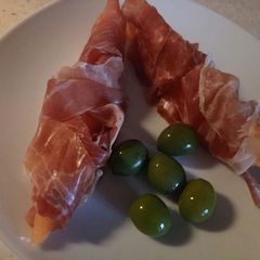 A picture of Melon and prosciutto.